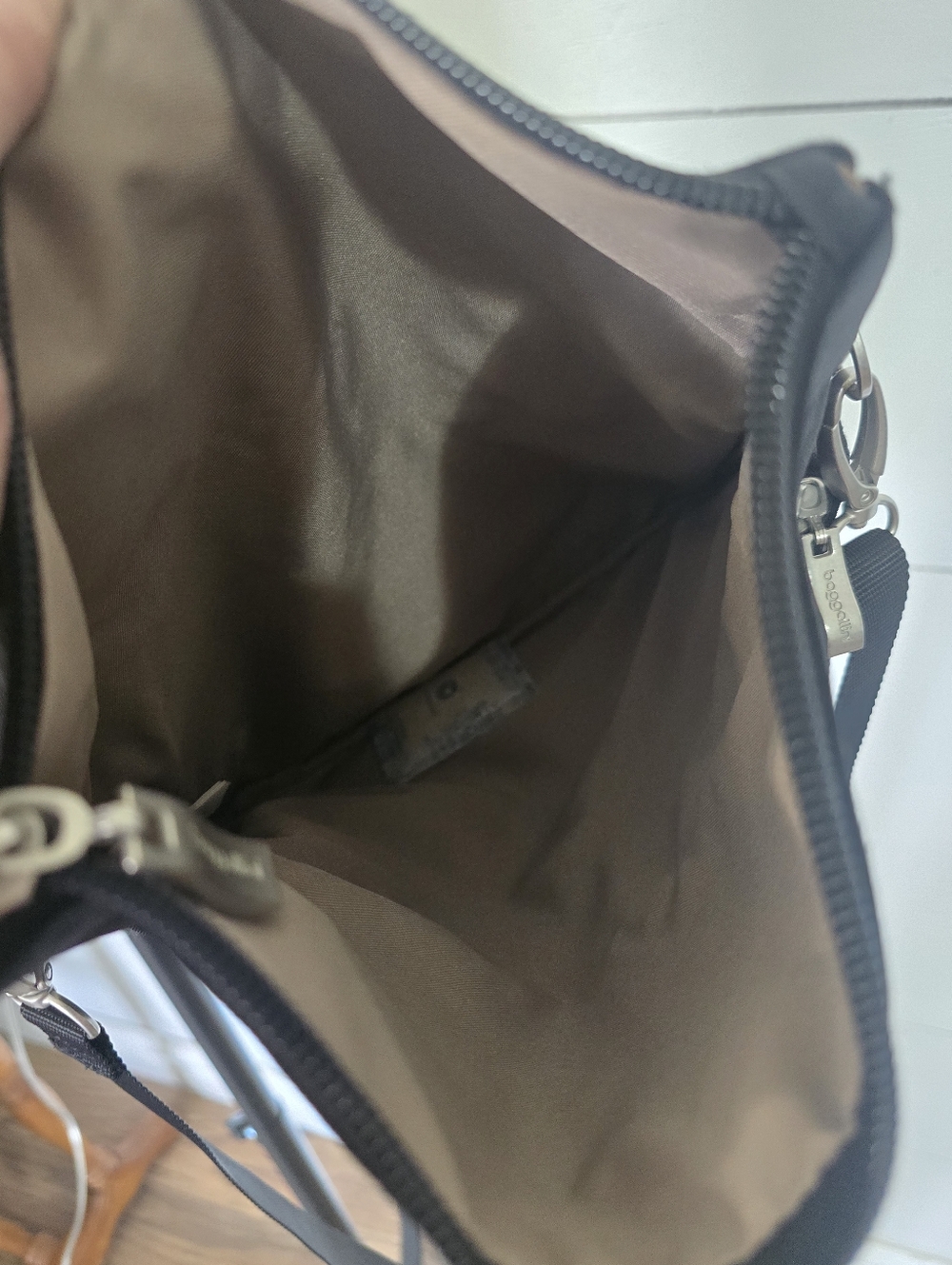 Baggallini Flip Zip Crossbody Bag - Picture 5 of 5